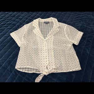 Button up tie white daisy